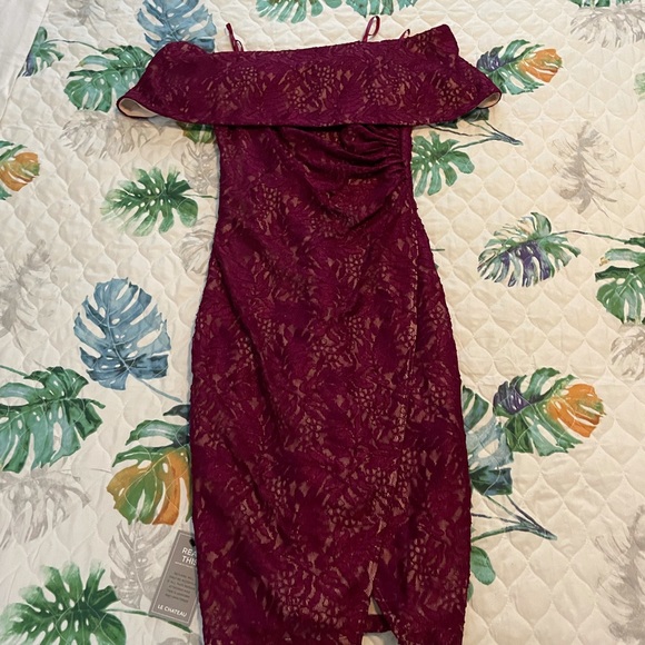 Le chateau lace dress. NWT - size small. - Picture 3 of 3